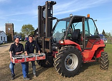 Christian (links) mit OB Dr.-Ing. Helmut Heuser